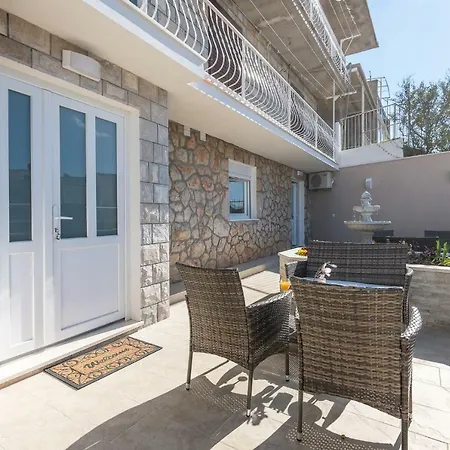 S & V Deluxe Apartman